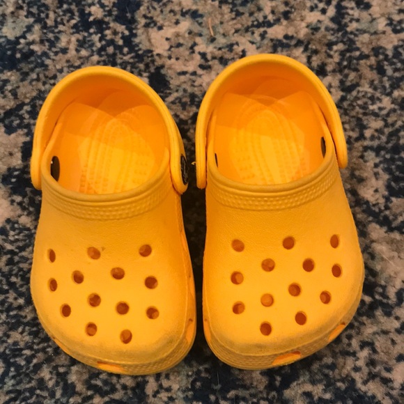 yellow crocs on feet